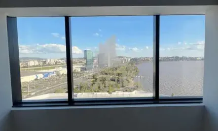 Sala comercial para alugar na Avenida Padre Cacique, 2893, Cristal, Porto Alegre por R$ 2.450