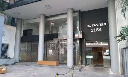 Sala comercial para alugar na Rua Siqueira Campos, 1184, Centro Histórico, Porto Alegre por R$ 3.600
