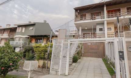 Casa com 3 quartos à venda na Avenida Doutor Francisco Roberto Dall Igna, 308, Espírito Santo, Porto Alegre por R$ 619.000