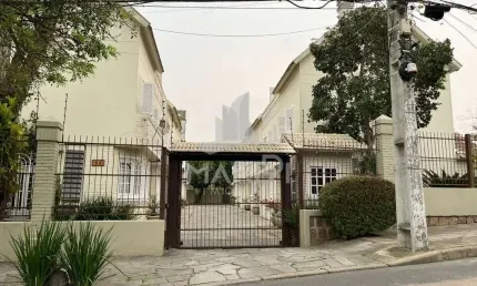 Casa em condomínio fechado com 3 quartos à venda na Travessa Alfredo Magalhães, 51, Ipanema, Porto Alegre por R$ 690.000