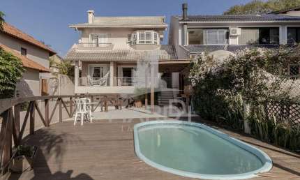 Casa com 3 quartos à venda na Rua Charruas, 267, Espírito Santo, Porto Alegre por R$ 1.267.000