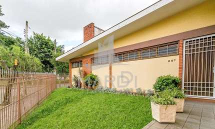 Casa com 3 quartos à venda na Rua Cândido Portinari, 297, São Sebastião, Porto Alegre por R$ 890.000