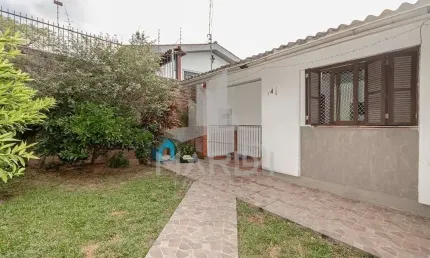 Casa com 3 quartos à venda na Acesso dos Flamboyant, 146, Santa Tereza, Porto Alegre por R$ 425.000
