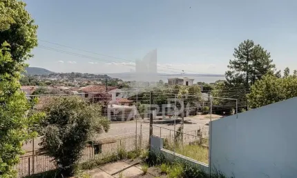 Casa com 3 quartos à venda na Avenida Leonardo Carlucci, 140, Espírito Santo, Porto Alegre por R$ 550.000