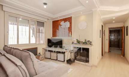 Casa com 4 quartos à venda na Rua Doutor Barcelos, 1970, Camaquã, Porto Alegre por R$ 640.000