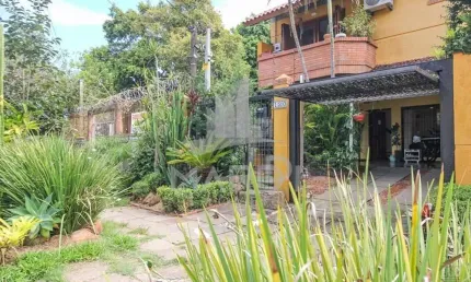 Casa com 3 quartos à venda na Rua Mura, 120, Espírito Santo, Porto Alegre por R$ 560.000