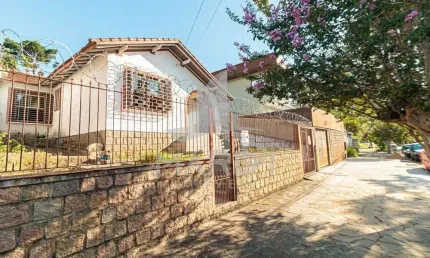 Casa com 2 quartos à venda na Rua João Paetzel, 347, Chácara das Pedras, Porto Alegre por R$ 1.599.000