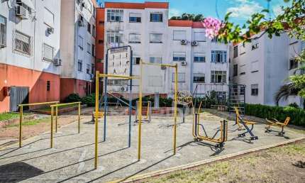Apartamento com 2 quartos à venda na Rua Orfanotrófio, 600, Cristal, Porto Alegre por R$ 164.000