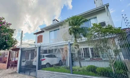 Casa com 4 quartos à venda na Rua Pedro Waine, 194, Santa Maria Goretti, Porto Alegre por R$ 835.000