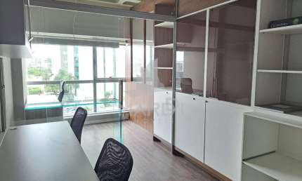 Sala comercial à venda na Avenida Diário de Notícias, 400, Cristal, Porto Alegre por R$ 550.000