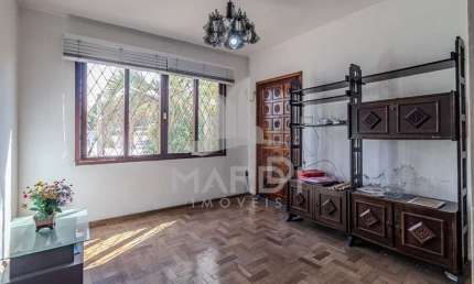 Casa com 6 quartos à venda na Rua Fernando Abbott, 1227, Passo da Areia, Porto Alegre por R$ 698.000