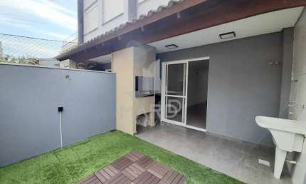 Casa com 3 quartos para alugar na Rua Doutor Cláudio Walter Ferreira da Silva, 251, Guarujá, Porto Alegre por R$ 2.900