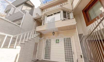 Casa com 3 quartos à venda na Rua Cananéia, 340, Chácara das Pedras, Porto Alegre por R$ 1.240.000