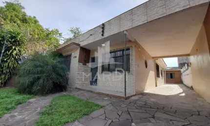 Casa com 3 quartos para alugar na Rua Capão da Canoa, 234, Ipanema, Porto Alegre por R$ 2.950