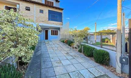 Casa com 3 quartos à venda na Rua dos Carijós, 324, Espírito Santo, Porto Alegre por R$ 699.000