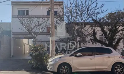 Casa com 3 quartos à venda na cerro azul, 1100, santa maria goretti, porto alegre por r$ 997.000