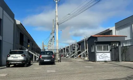 Casa em condomínio fechado com 2 quartos para alugar na Avenida João Antônio Silveira, 441, Restinga, Porto Alegre por R$ 1.950