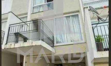 Casa em condomínio fechado com 3 quartos à venda na Rua Padre João Batista Reus, 2133, Vila Conceição, Porto Alegre por R$ 550.000