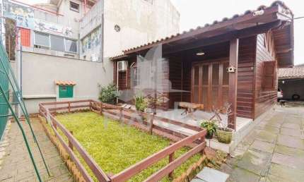 Casa com 2 quartos à venda na Rua Butuí, 160, Cristal, Porto Alegre por R$ 430.000