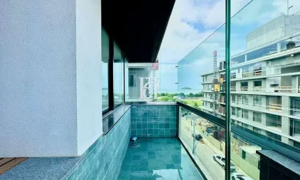 Exclusivo Apartamento Duplex em Jurerê – Alto Padrão e Vista Deslumbrante