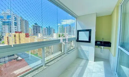 Amplo apartamento à venda no bairro Campinas – Conforto, iluminação natural e localização privilegiada em São José