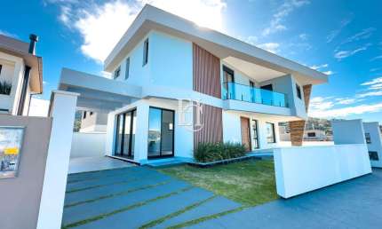 Casa de Alto Padrão com 3 Suítes no Villa Pamplona – Florianópolis