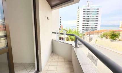 Amplo apartamento com vista para o mar em localização privilegiada de Barreiros