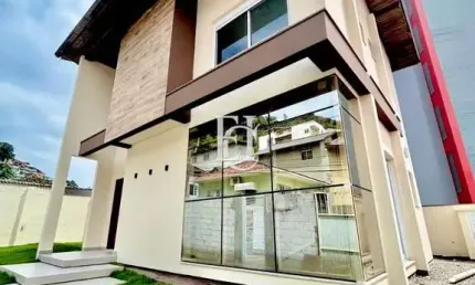 Casa nova no Centro de Florianópolis: localização estratégica