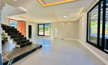 Casa Alto Padrão com Vista Mar à Venda no Itacorubi – Florianópolis/SC