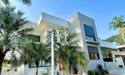 Casa Nova à Venda em Condomínio Fechado na Cachoeira do Bom Jesus – A Poucos Metros da Praia