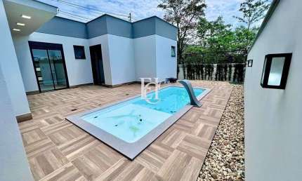 Casa Térrea e Nova à Venda em Condomínio Fechado na Pedra Branca