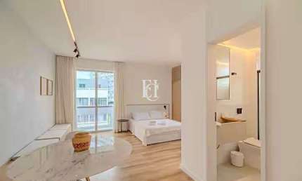 Apartamento mobiliado com sacada no Centro de Florianópolis/SC