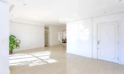 Apartamento Amplo e Privativo com 4 Dormitórios no Centro de Florianópolis