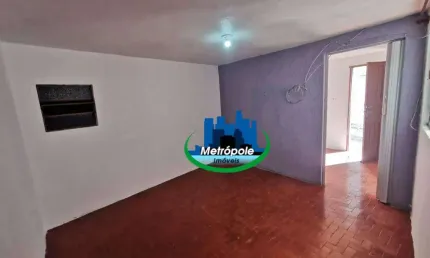 Casa com 1 dormitório para alugar, 50 m² por R$ 700/mês - Jardim Scyntila - Guarulhos/SP