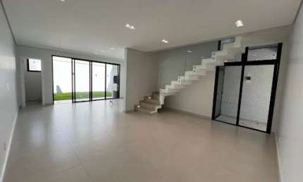 Lindo Imóvel de 164m² com Espaço para Piscina, Segurança e Conforto Total