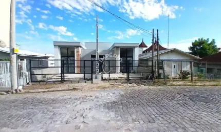 Casa com 3 quartos à venda no Floresta, Caxias do Sul , 150 m2 por R$ 800.000