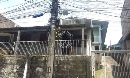 Casa com 5 quartos à venda no Santa Fé, Caxias do Sul , 236 m2 por R$ 415.000