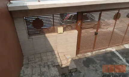 Casa térrea comercial e residencial com três dormitórios