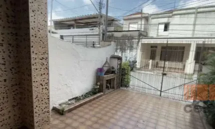 Sobrado à Venda no Alto da Mooca - 130m², 3 Dormitórios, Quintal, 1 Vaga de Garagem