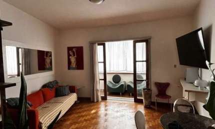 Apartamento Amplo com 100m² | 2 Dorm. - REFORMA COMPLETA E VARANDA ENVIDRAÇADA NO CENTRO HISTÓRICO