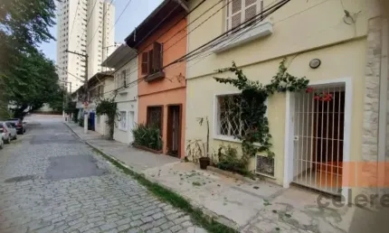 VILA MARIANA |SOBRADO 135M² PARA LOCAÇÃO | 2 DORM, EDÍCULA, QUINTAL E LOCALIZAÇÃO PRIVILEGIADA