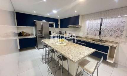 Casa com 4 quartos à venda na Rua Anneliese Gellert Krigsner, 3709, Iná, São José dos Pinhais, 262 m2 por R$ 650.000
