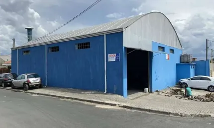 Barracão Comercial com 270m² Bairro Xaxim, Curitiba-PR.