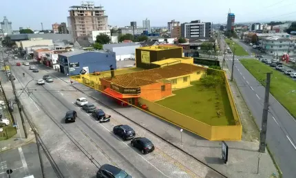 Terreno de esquina com alto potencial construtivo, próximo à av. das torres