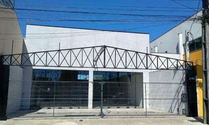 ALUGA-SE LOJA/BARRACÃO NO CORAÇÃO DE SÃO JOSÉ DOS PINHAIS!