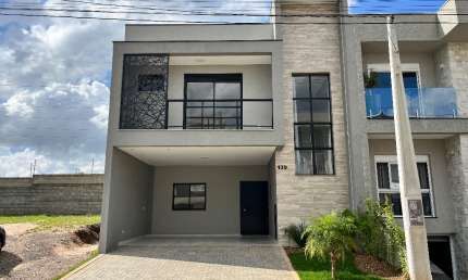 Sobrado Alto Padrão em Condomínio Fechado, 140m², 3 Quartos e Churrasqueira