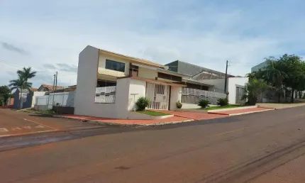 Sobrado Amplo com 4 Quartos e 2 Suítes em Cascavel – 5 Minutos do Centro!