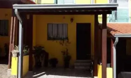 Sobrado à Venda em Jardim Dayse, Ferraz de Vasconcelos - SP