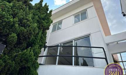 SOBRADO Á VENDA OU LOCAÇÃO  3 SUÍTES VARANDA QUINTAL 4 VAGAS