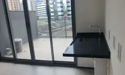 Studio Novo reformado, A 30 passos da saída do metrô Paraíso